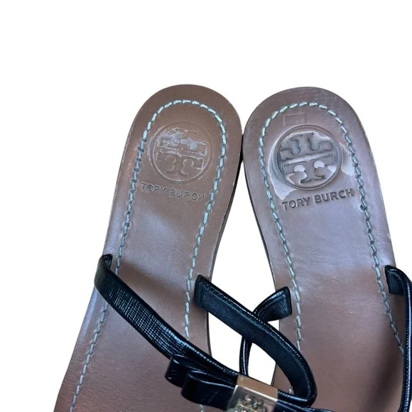Tory Burch Black Bow Leighanne Thong Sandals Size Gold Logo Size 6 M - Picture 3 of 10